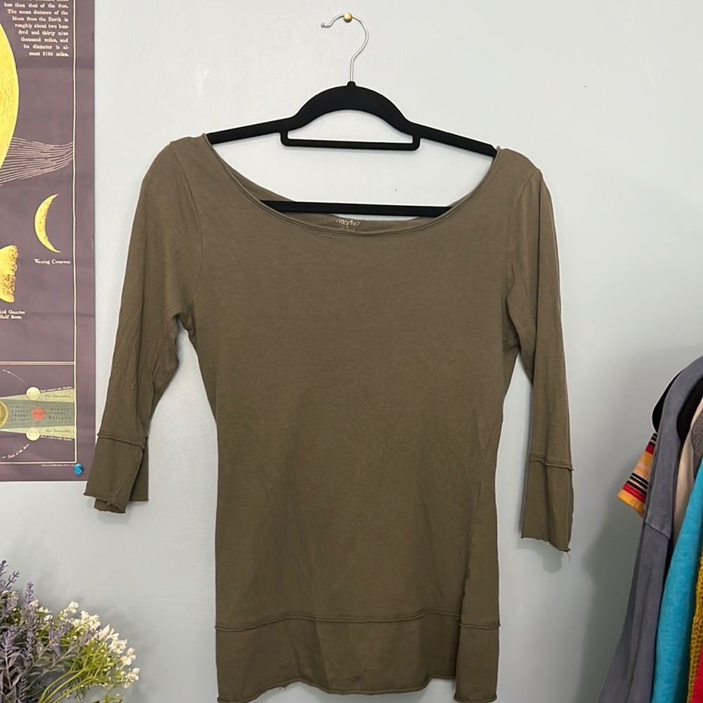 Green, quarter length, long t-shirt!!!